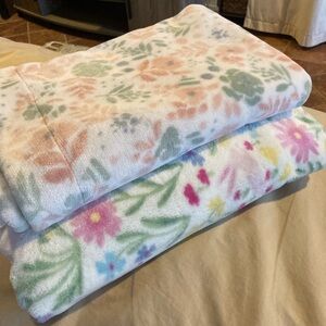 Floral Patterned Fleece Blankets